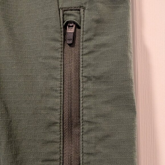Vuori Ripstop Pants in Army - Picture 4 of 14